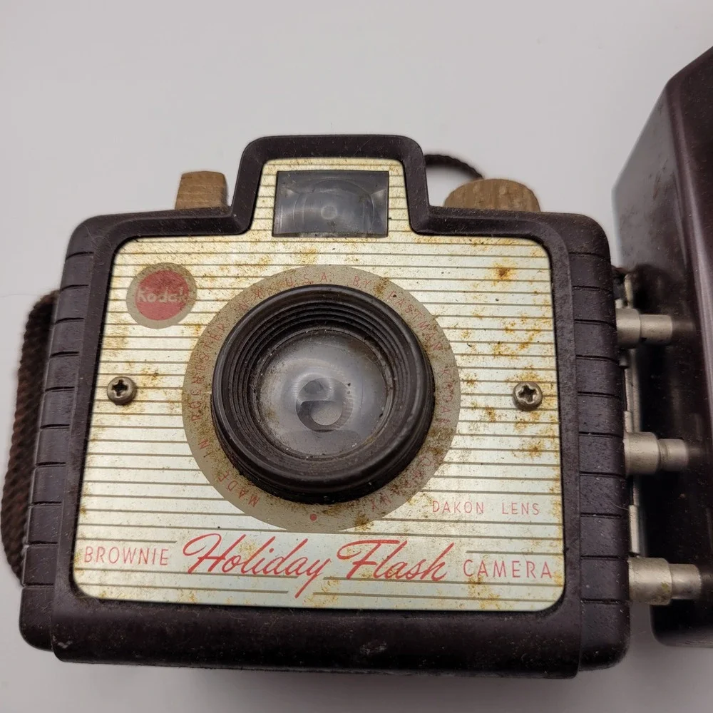 Vintage Kodak Brownie Holiday Flash Camera Dakon Lens Kodalite Flashholder